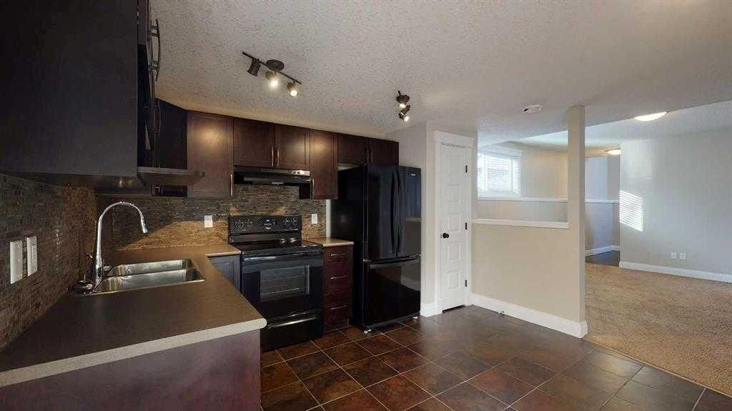 A &amp; B, 9302 100 Avenue  - Photo 18
