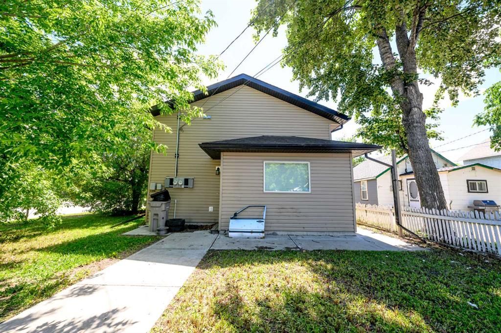 A &amp; B, 9302 100 Avenue  - Photo 4