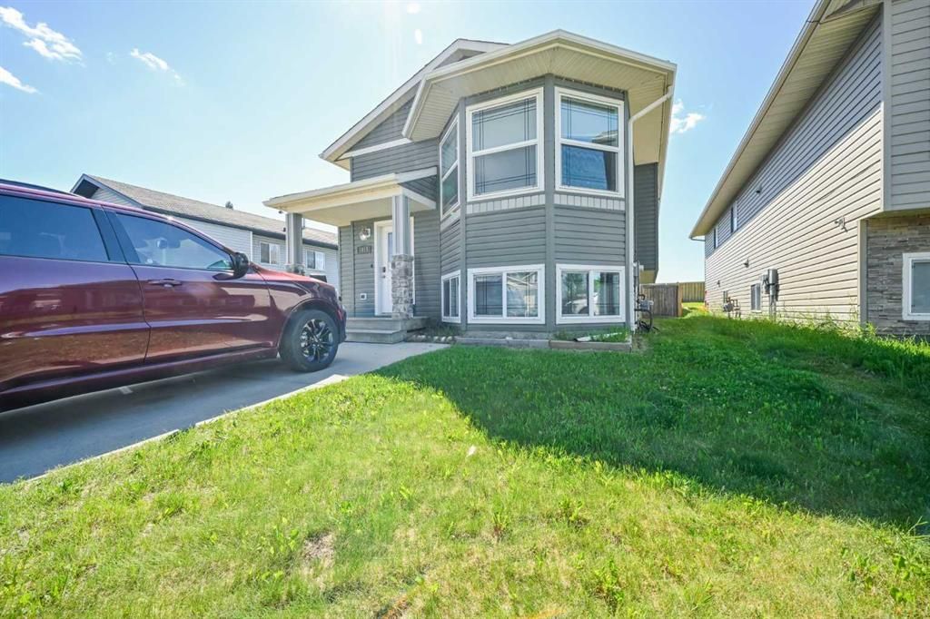 7018 90 Street  - Photo 2