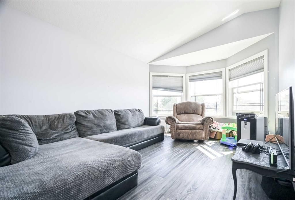 7018 90 Street  - Photo 4