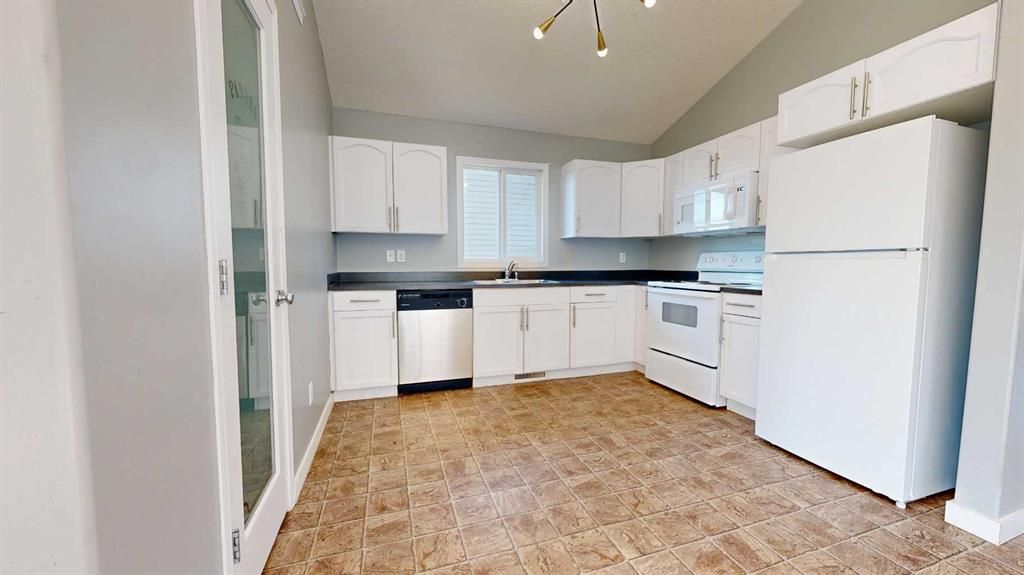 7914 115A Street  - Photo 5