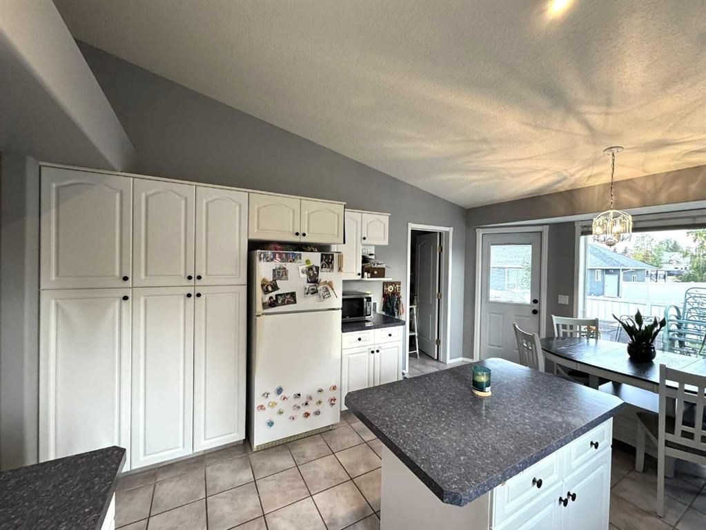 806 Cherry Crescent  - Photo 10