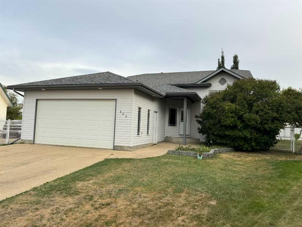 806 Cherry Crescent  - Photo 3