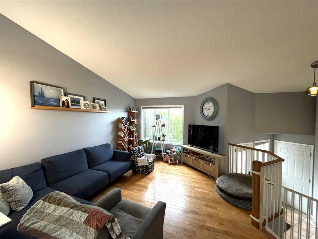 806 Cherry Crescent  - Photo 5