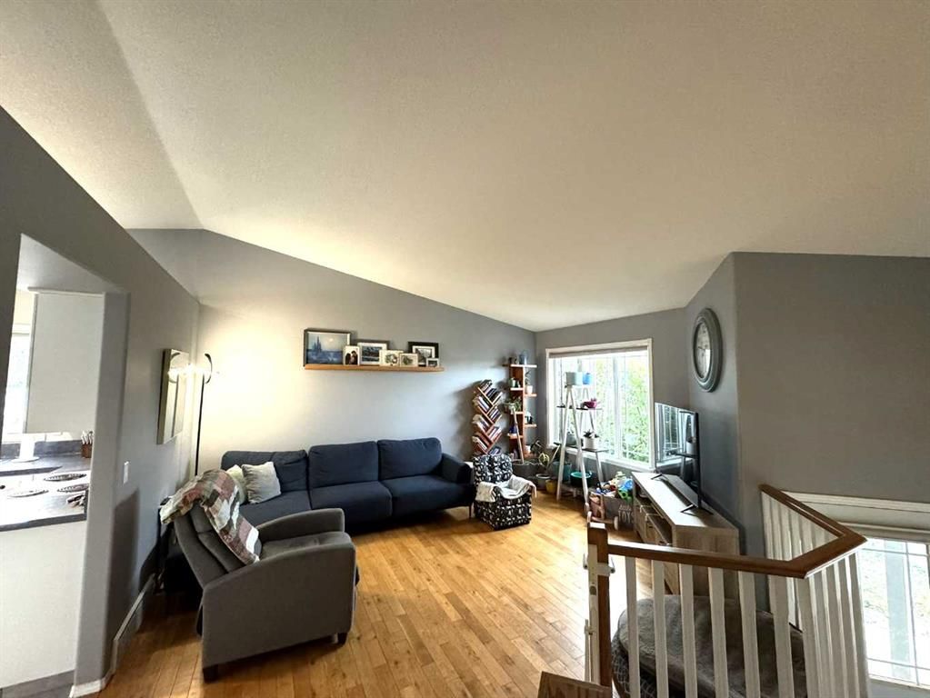 806 Cherry Crescent  - Photo 6