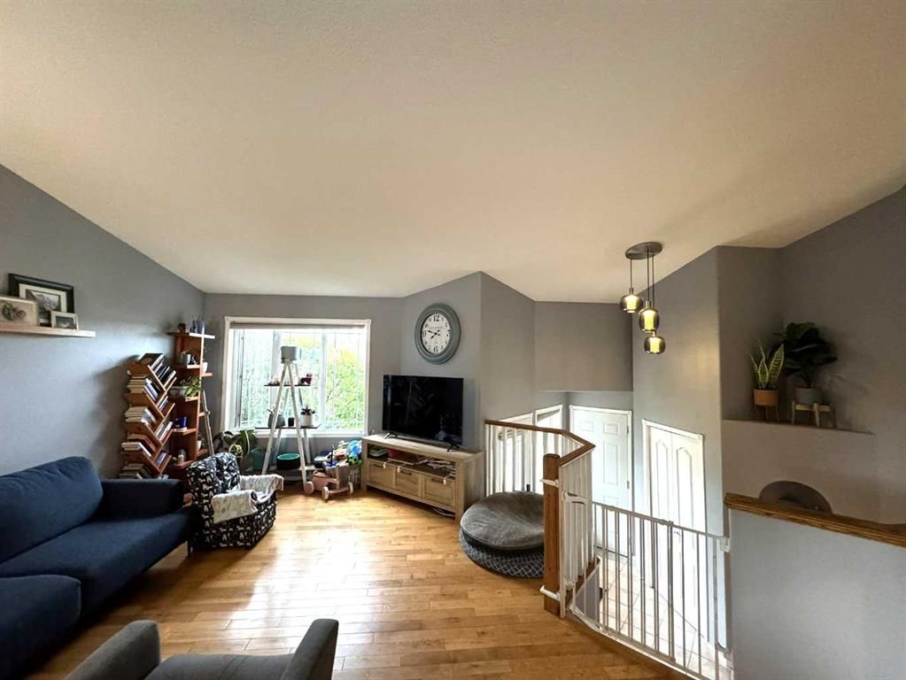 806 Cherry Crescent  - Photo 7