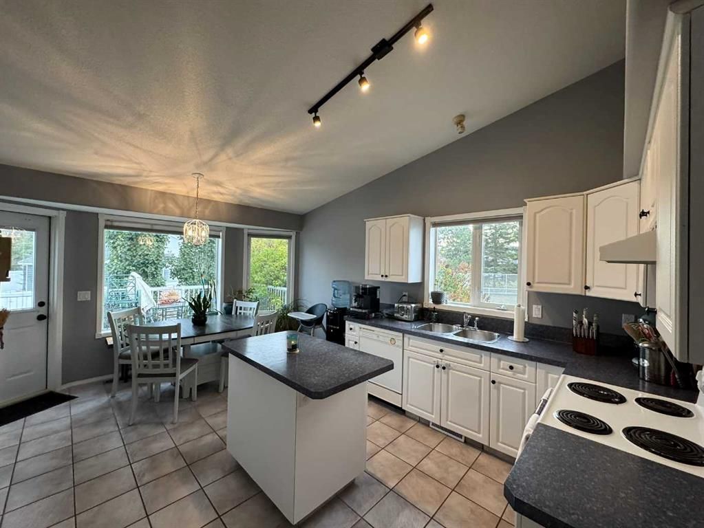 806 Cherry Crescent  - Photo 8