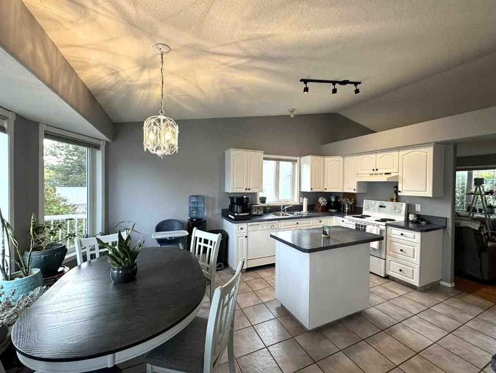 806 Cherry Crescent  - Photo 9