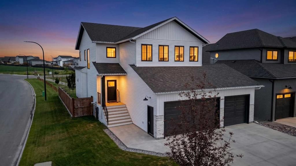 8213 121 Street  - Photo 2
