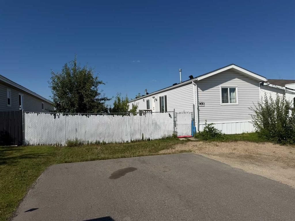 9610 101 Avenue  - Photo 1