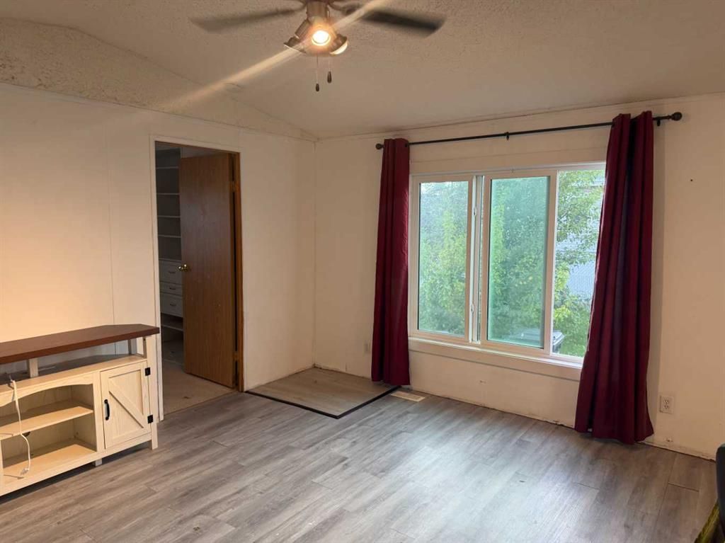 9610 101 Avenue  - Photo 6