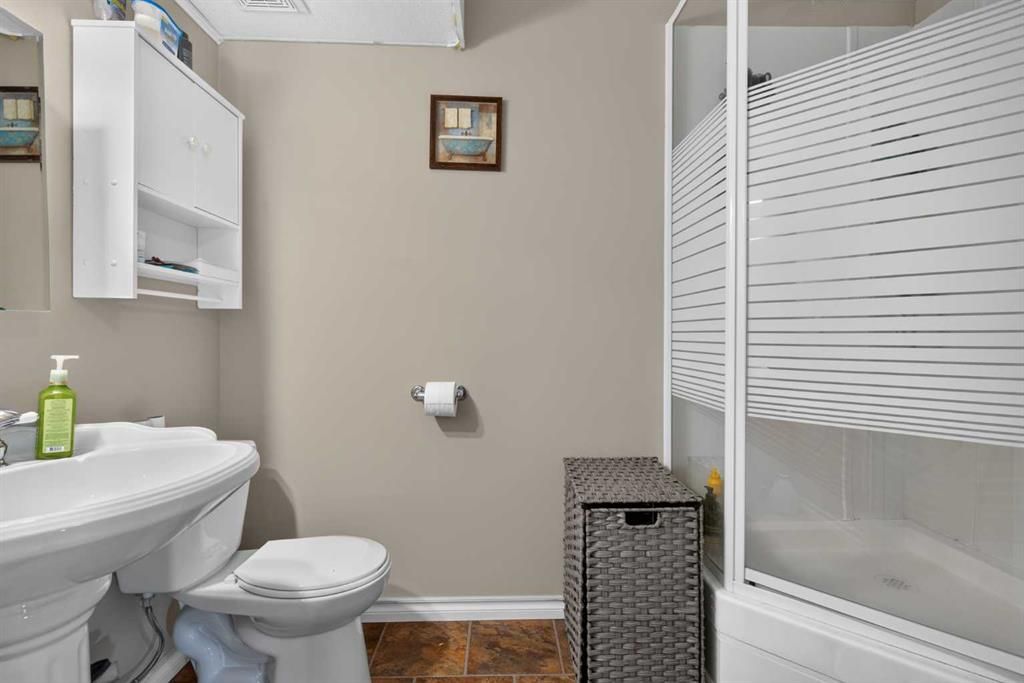 10004, 93 Ave   - Photo 19