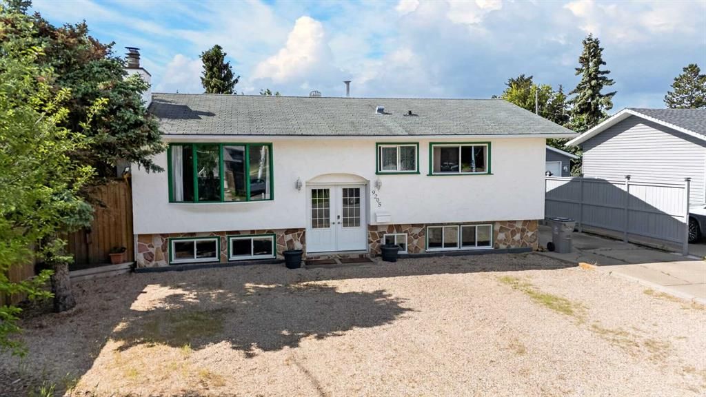 9205 111 Avenue - Photo 1
