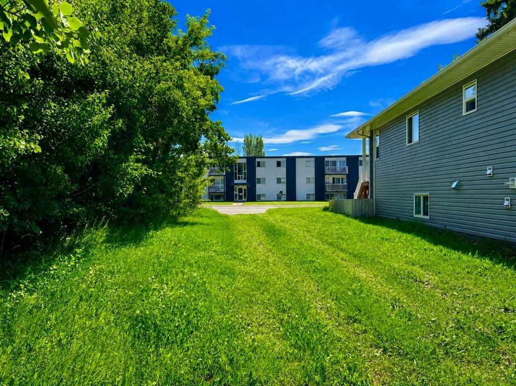 9810 108 Avenue  - Photo 3