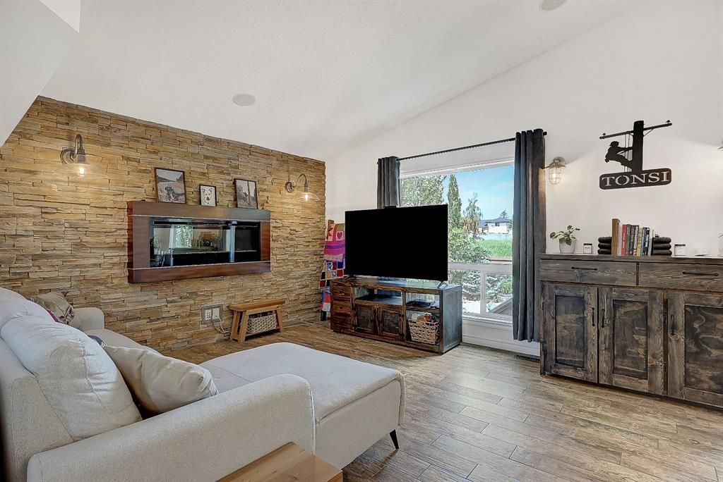 8842 115 Avenue  - Photo 3