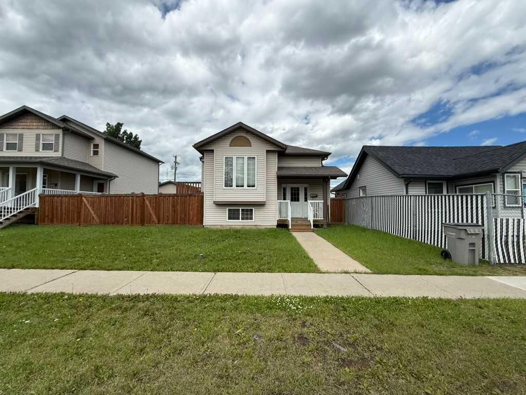 10022 96 Avenue - Photo 1