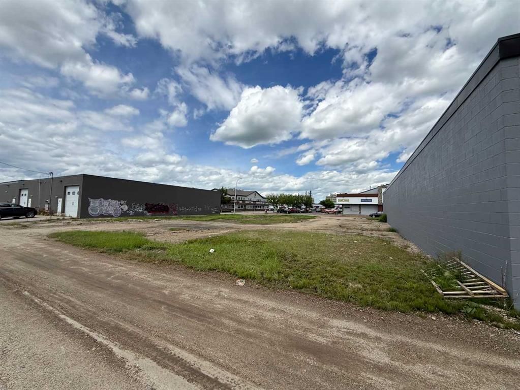 9821/23/25 97 Avenue  - Photo 4