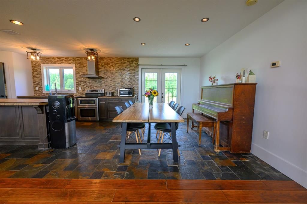 14, 713072 51 Range  - Photo 10