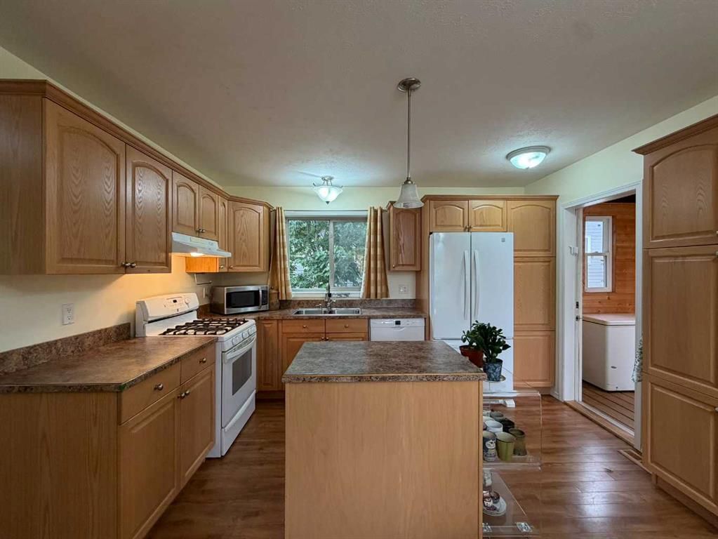 906 3 Avenue  - Photo 13