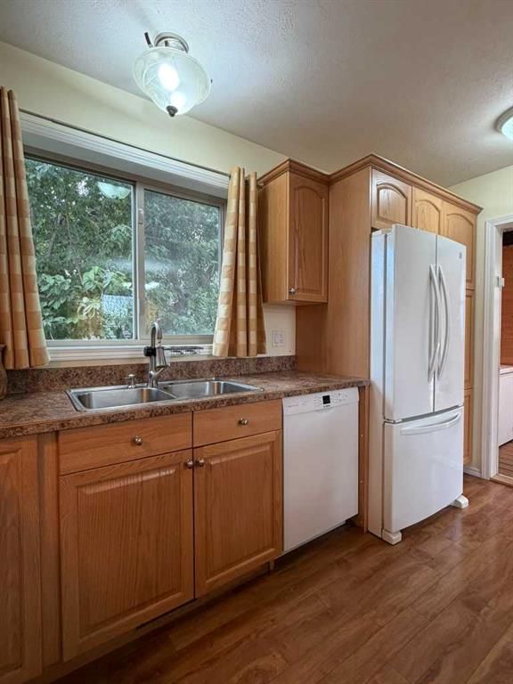 906 3 Avenue  - Photo 16