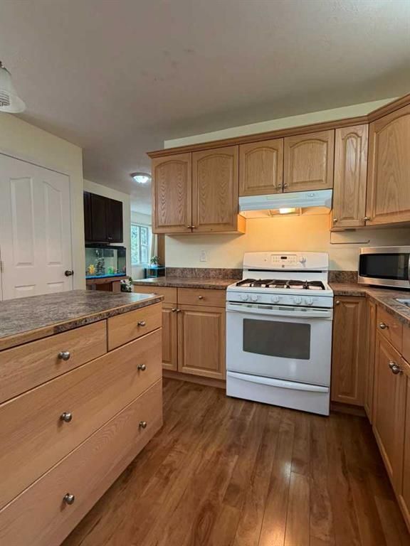 906 3 Avenue  - Photo 18