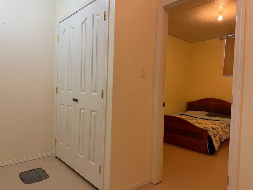 906 3 Avenue  - Photo 35