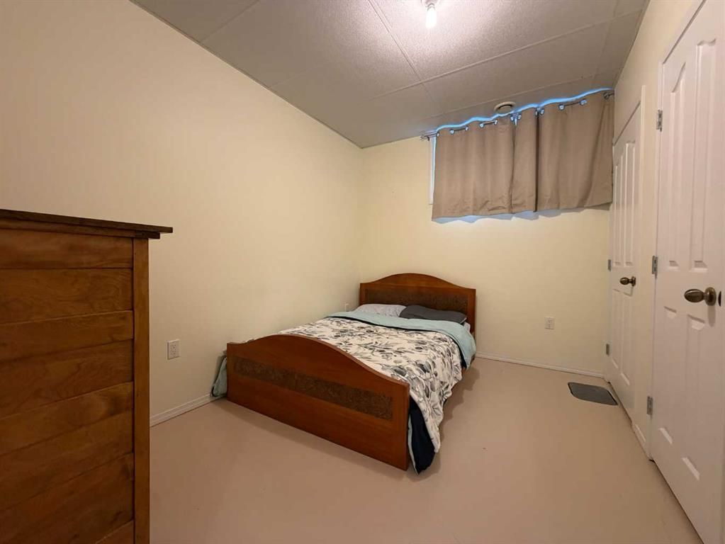 906 3 Avenue  - Photo 36