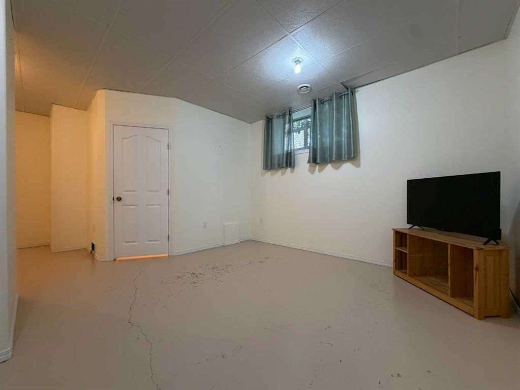 906 3 Avenue  - Photo 38