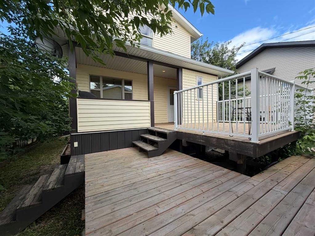 906 3 Avenue  - Photo 5