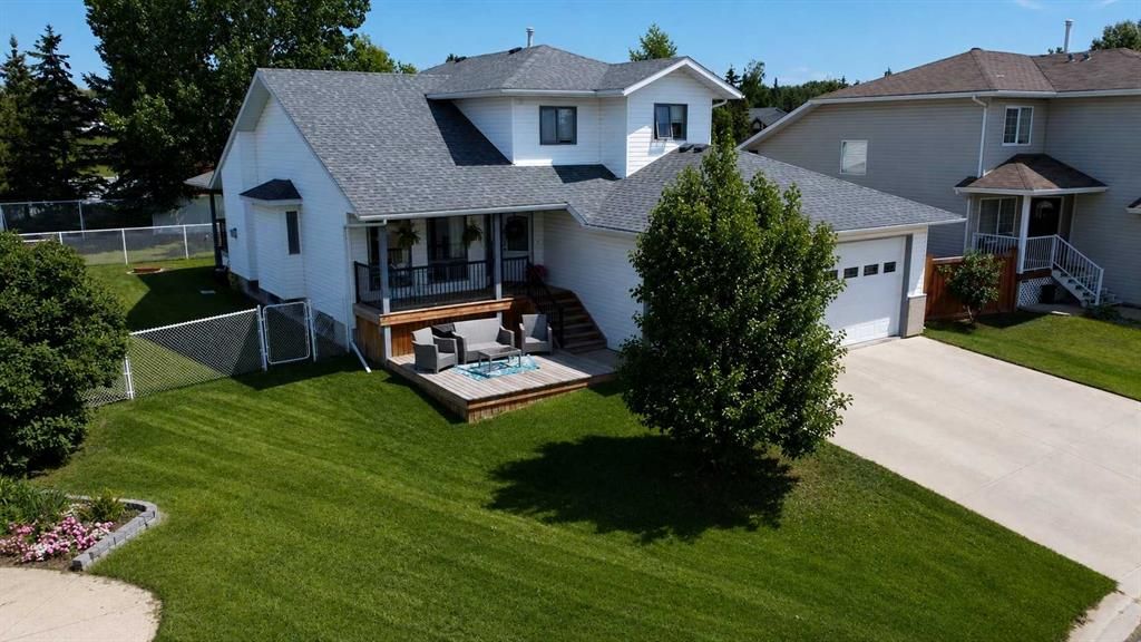 804 Cherry Crescent   - Photo 2