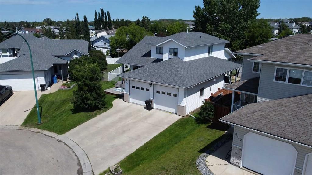 804 Cherry Crescent   - Photo 3