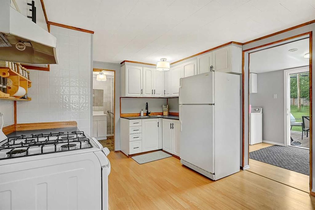 914 6 Avenue  - Photo 10