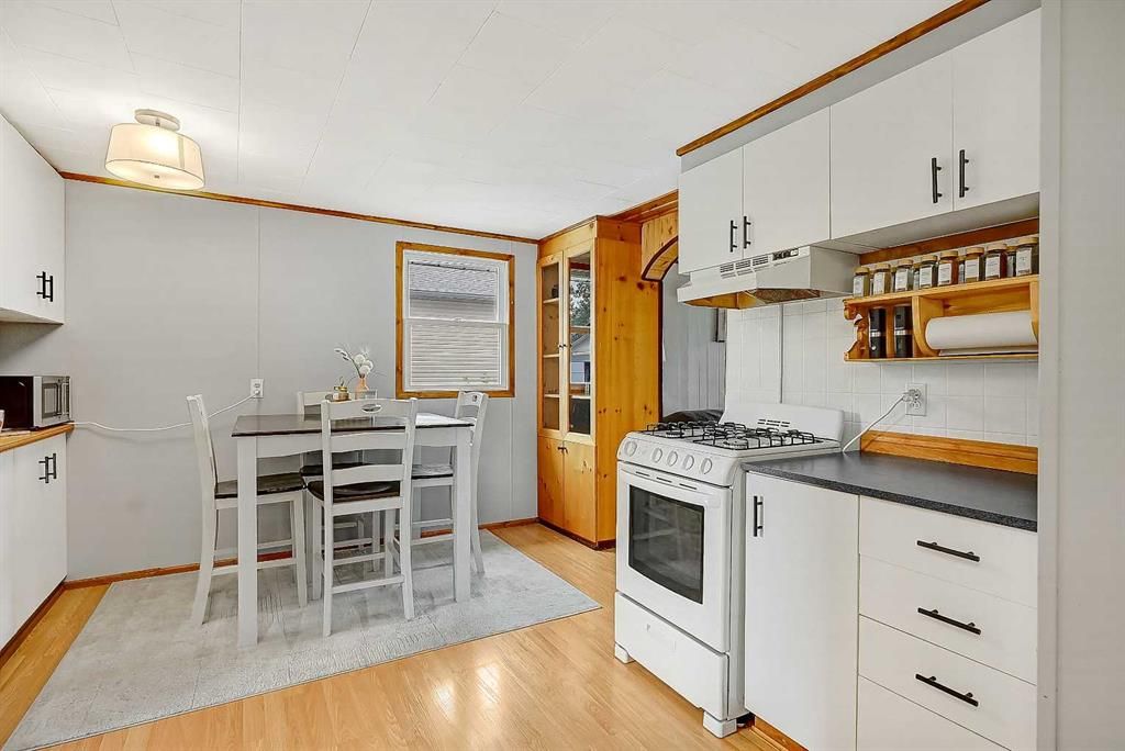 914 6 Avenue  - Photo 11