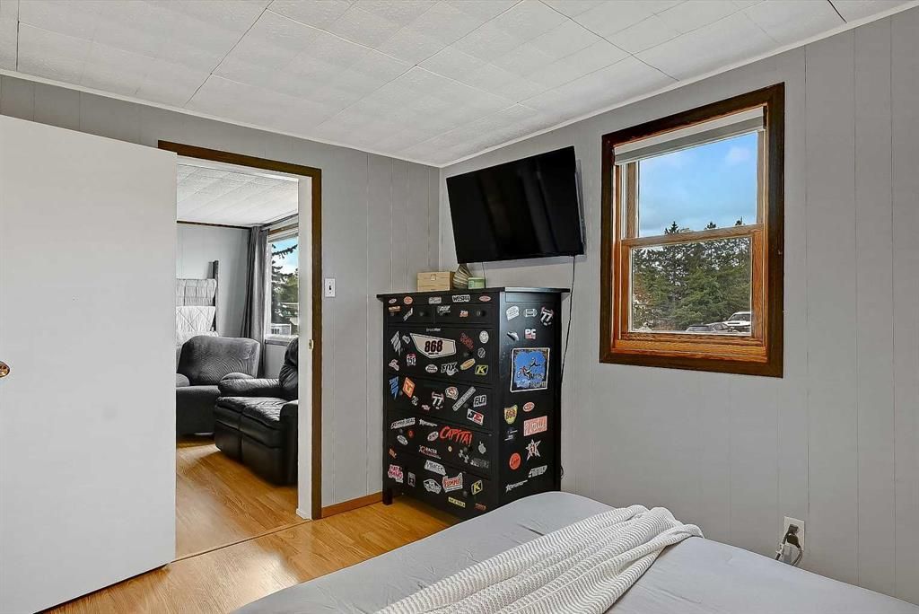 914 6 Avenue  - Photo 15