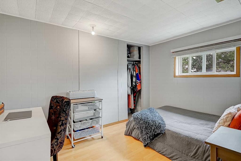 914 6 Avenue  - Photo 16