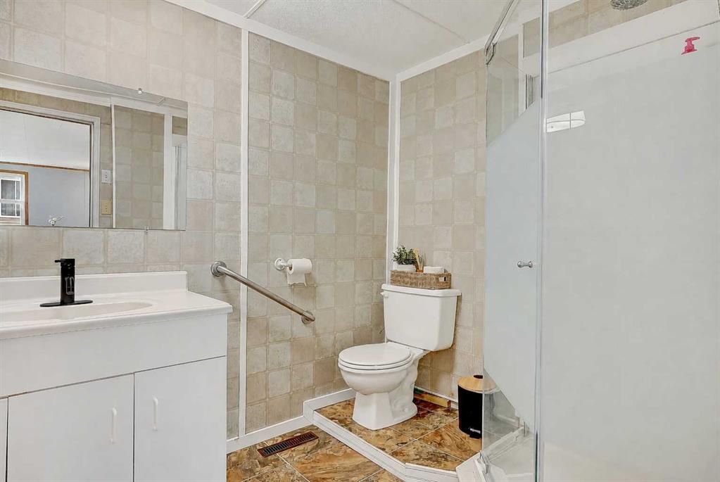 914 6 Avenue  - Photo 18