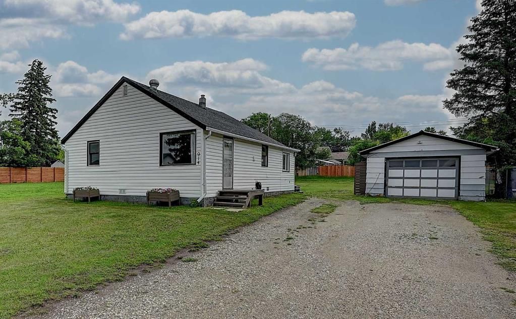 914 6 Avenue  - Photo 2