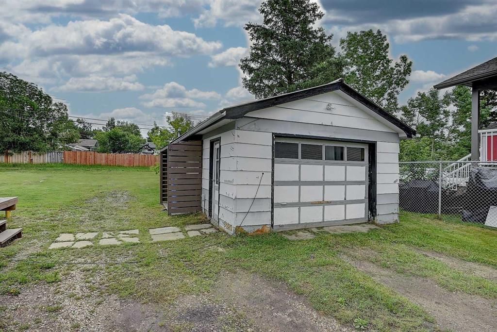 914 6 Avenue  - Photo 25