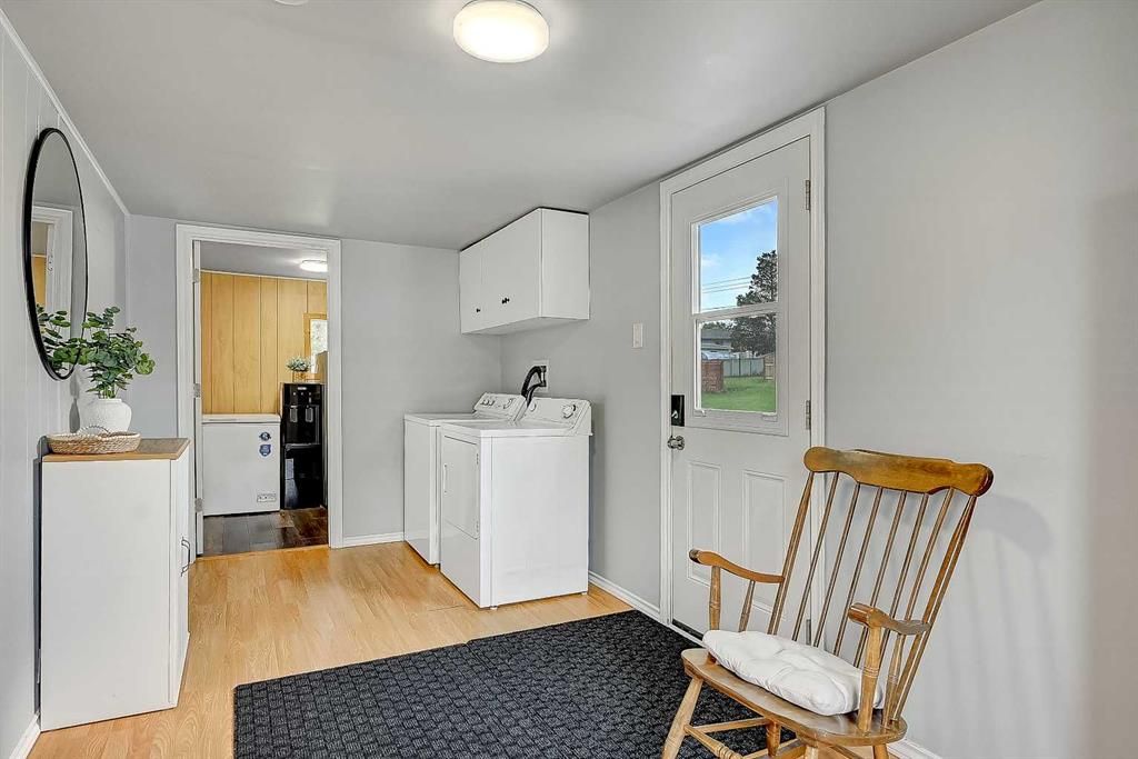 914 6 Avenue  - Photo 3