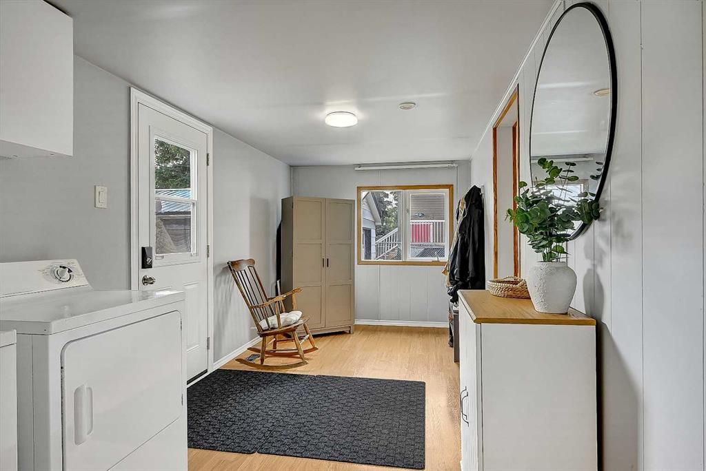 914 6 Avenue  - Photo 4