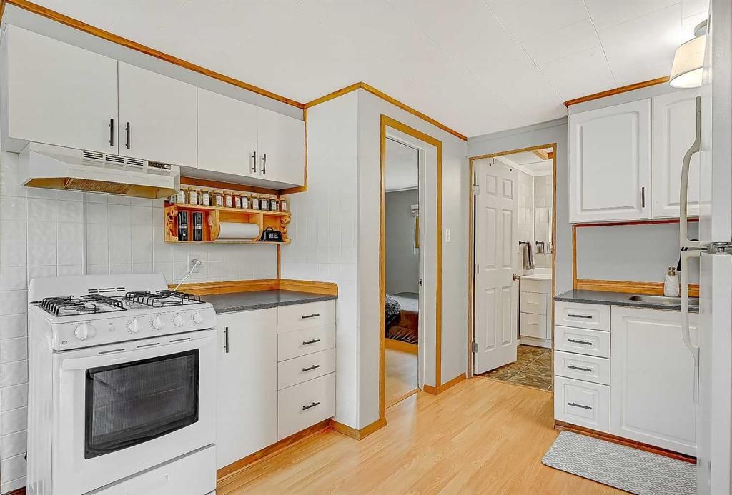 914 6 Avenue  - Photo 7