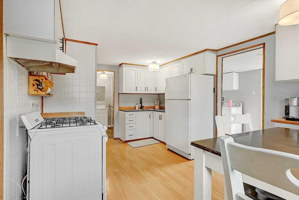 914 6 Avenue  - Photo 9