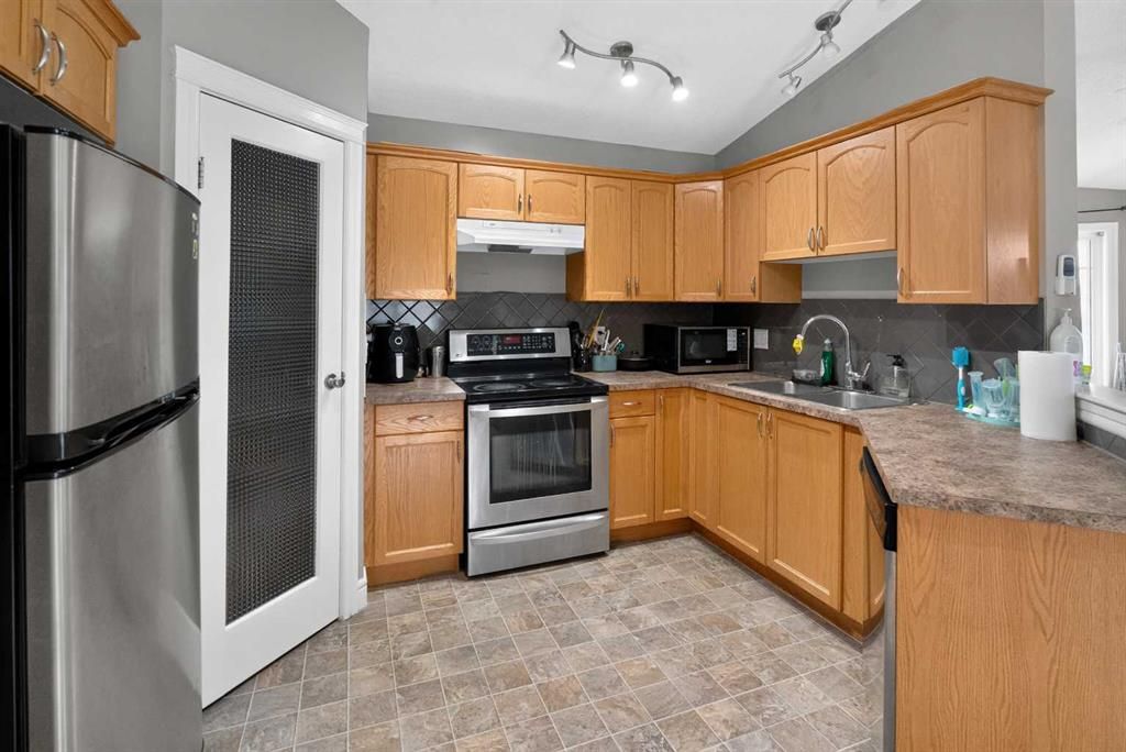 8606 102a Avenue  - Photo 8
