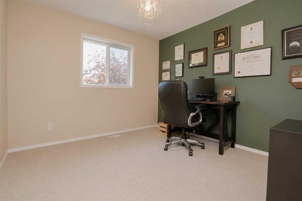 8902 60A Avenue  - Photo 17