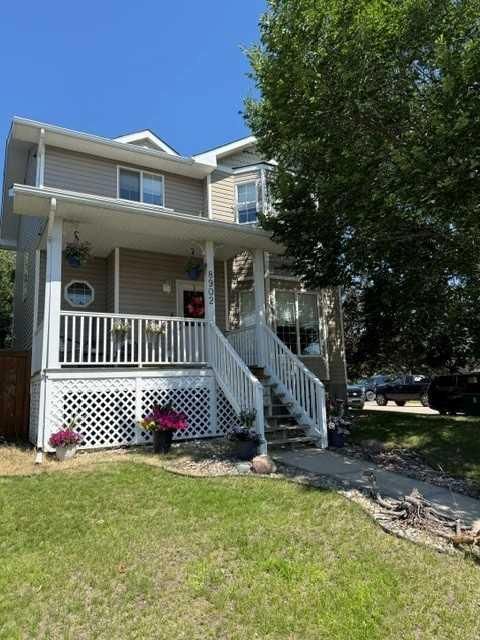 8902 60A Avenue  - Photo 3