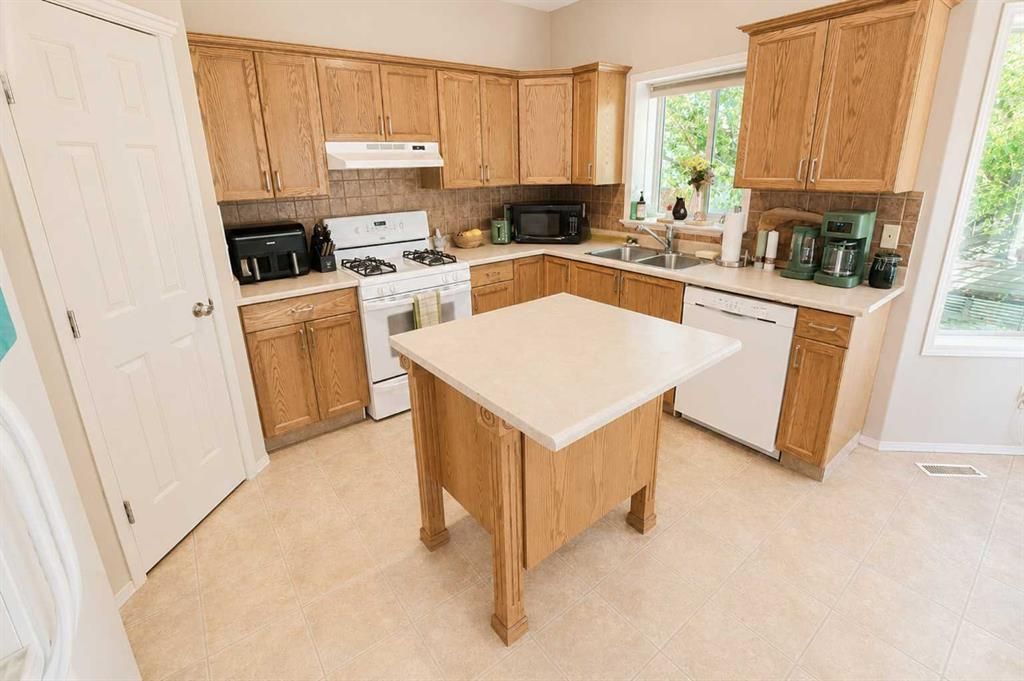 8902 60A Avenue  - Photo 9