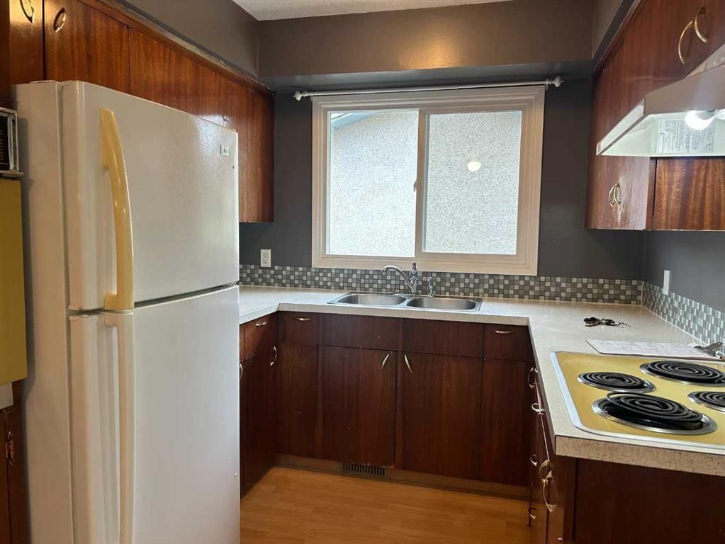 9343 112a Avenue  - Photo 5