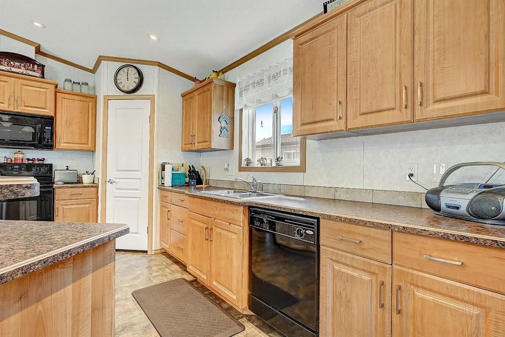 8823 88C Street  - Photo 8