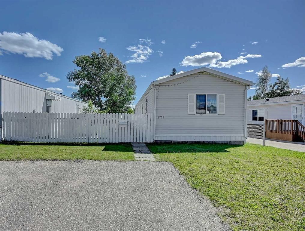 9717 121 Avenue - Photo 1