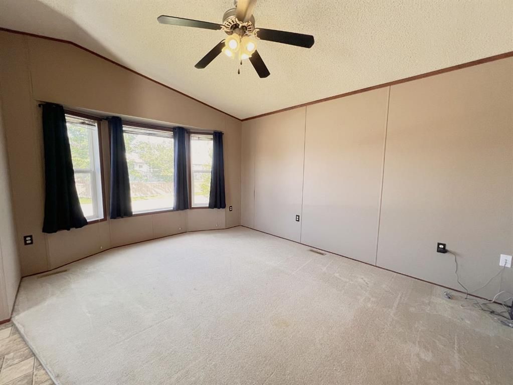 8701 90 Street  - Photo 11